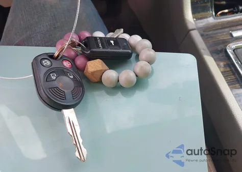 2010 Lincoln Navigator z USA, uszkodzony, nr VIN 5LMJJ2H55AEJ02159